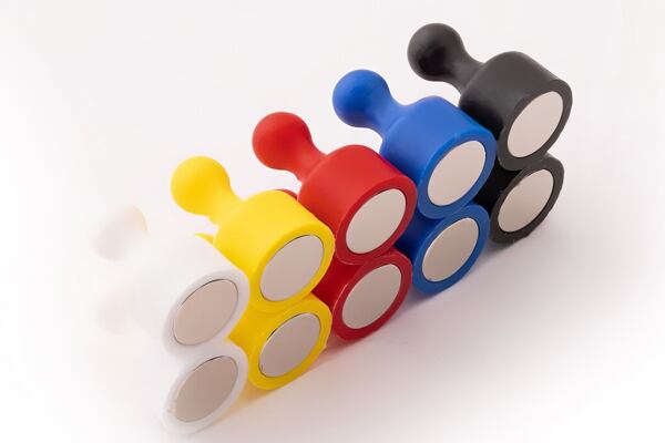 Barevné magnetické figurky