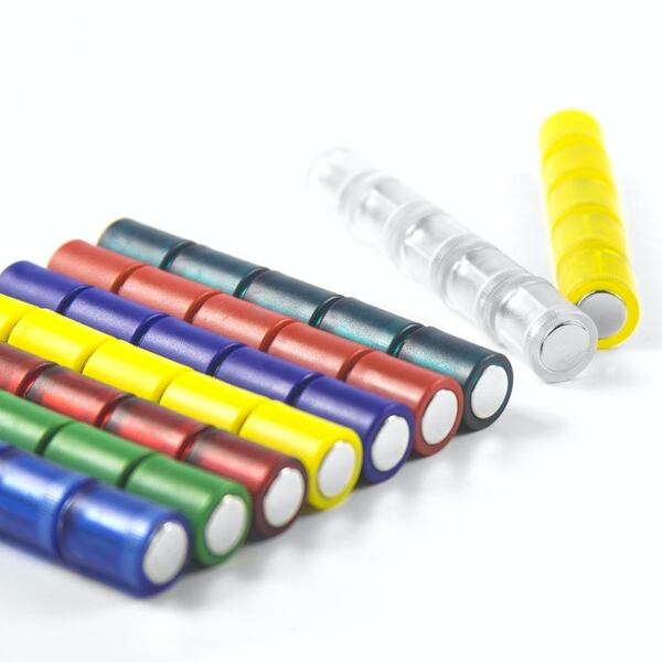 Barevné poplastované kancelářské magnety. Barevné poplastované kancelářské magnety.