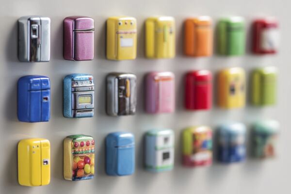 Barevné magnetky na lednici