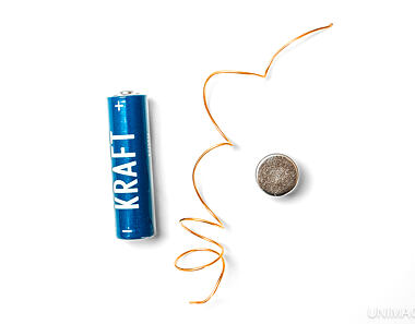 Jak vyrobit nejjednodušší elektromotor? Sestavte si rotující homopolární motorek