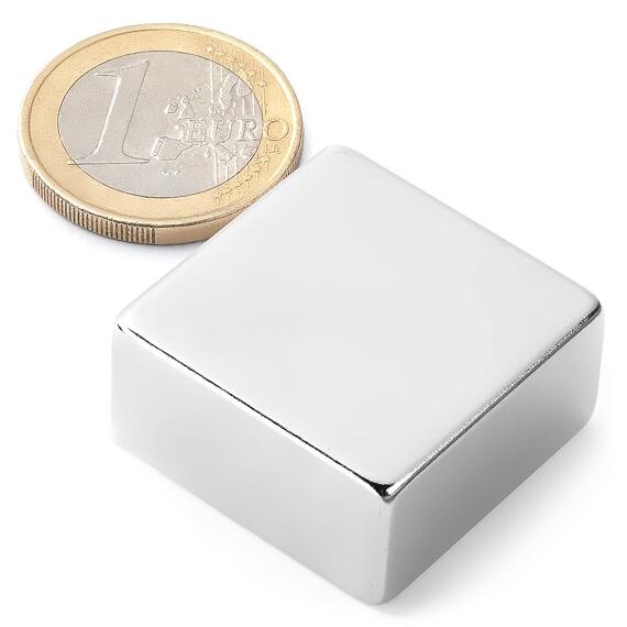 Neodymový magnet kvádr 30 × 30 × 15 mm, síla 35 kg