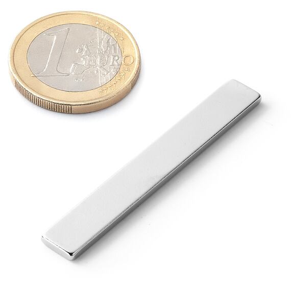Neodymový magnet kvádr 50 × 7 × 1,9 mm, síla 2,8 kg